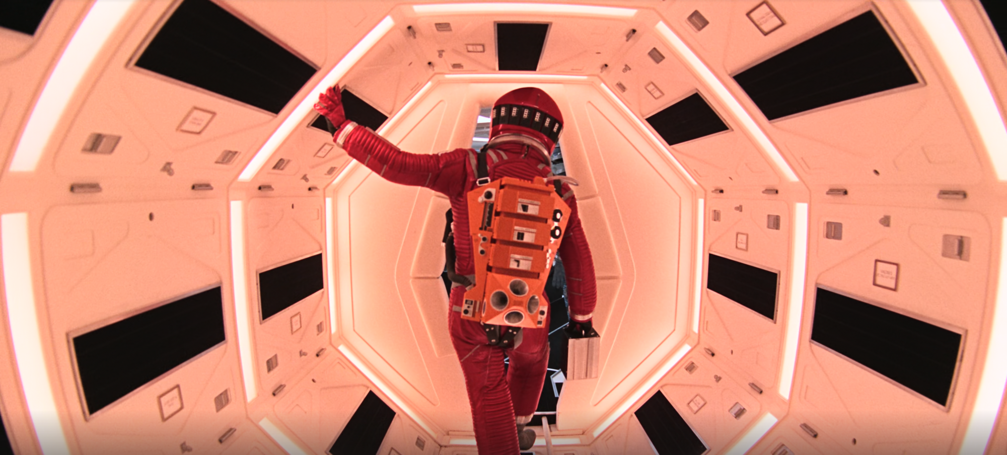 Fotograma de la película con Bowman dentro del Discovery 1.