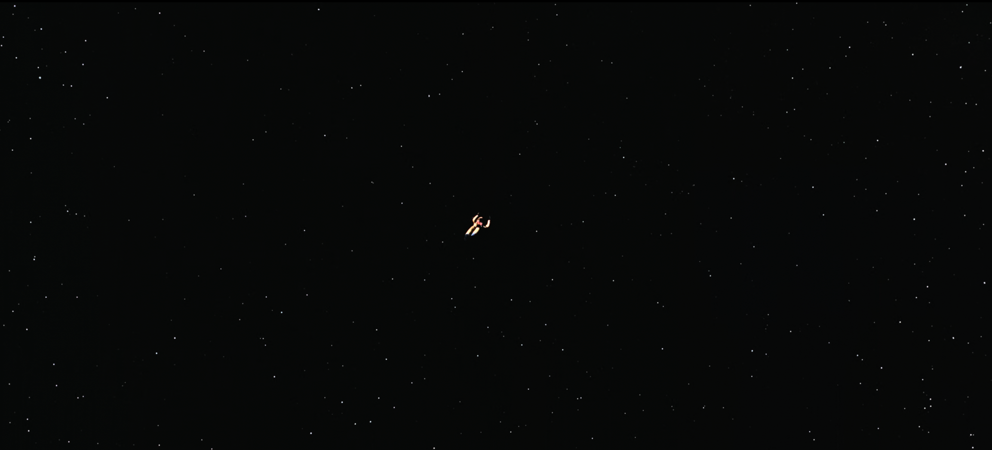 Fotograma de Poole varado en el espacio.